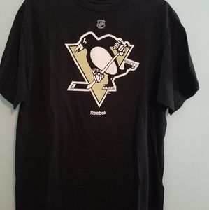 Pittsburgh Penguins t-shirt in size large